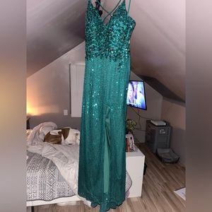 Dancing Queen prom dress. Emerald green. Size medium. Lace up back.